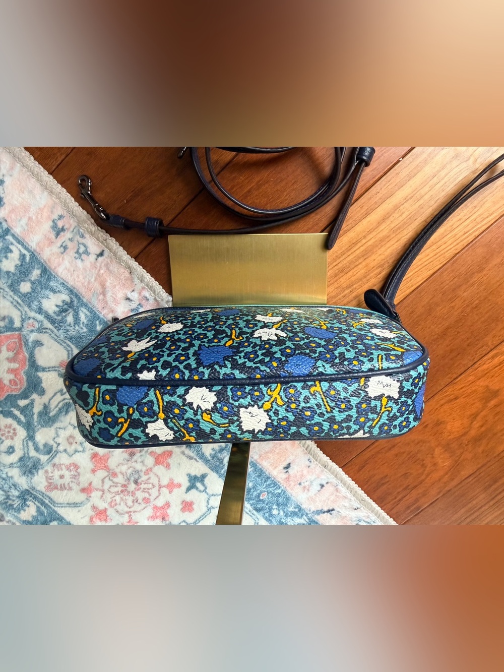 Coach Crossbody Clutch in Yankee Floral Print Canvas. EUC - Picture 6 of 13